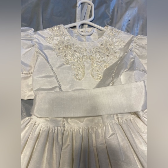 GIRLS FORMAL WHITE DRESS - Picture 2 of 13